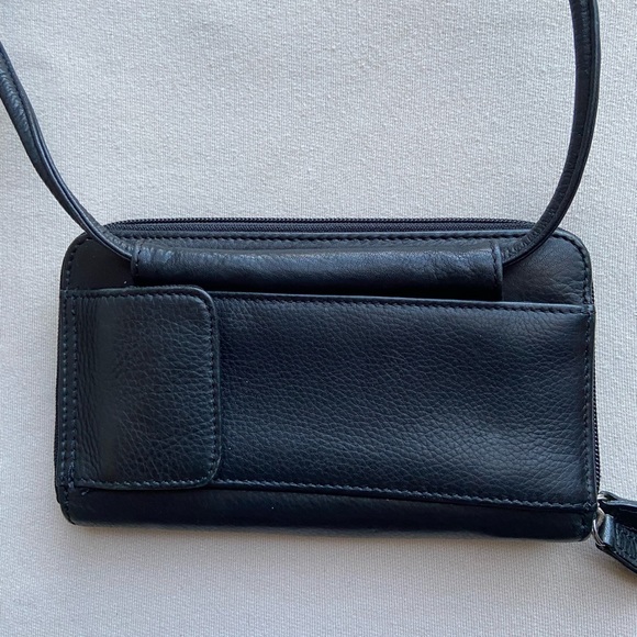Fossil crossbody/ Wallet Bag. - Picture 4 of 8